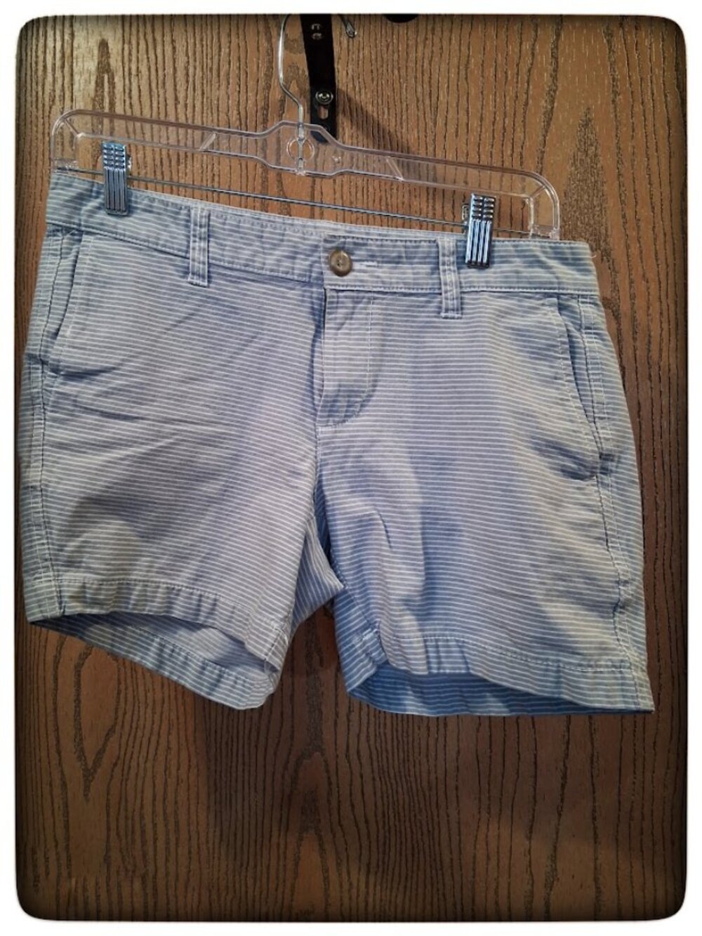 Khakis by GAP Style: Girlfriend 5 Inch Short Size: US 0 / Waist 25 Color: